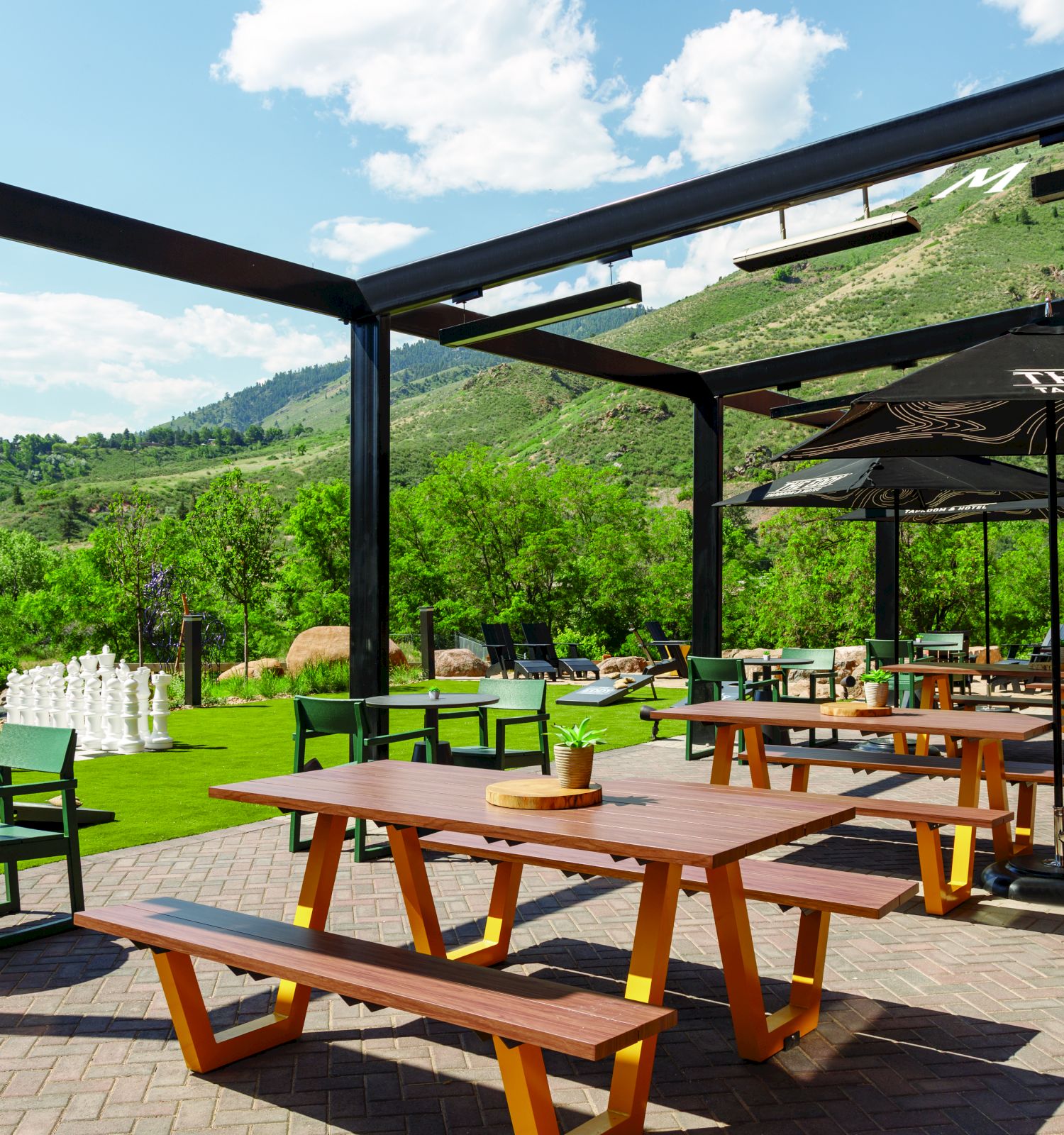 outdoor lawn and dining